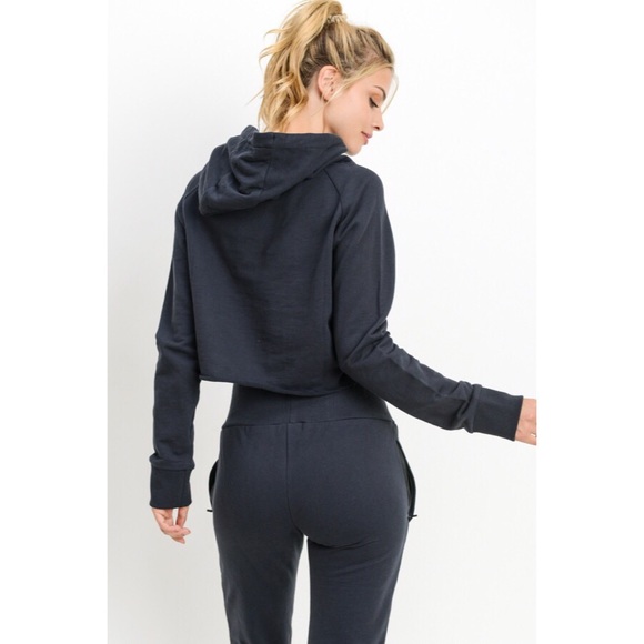 🆕 Stella Cropped Hoodie - Picture 2 of 6